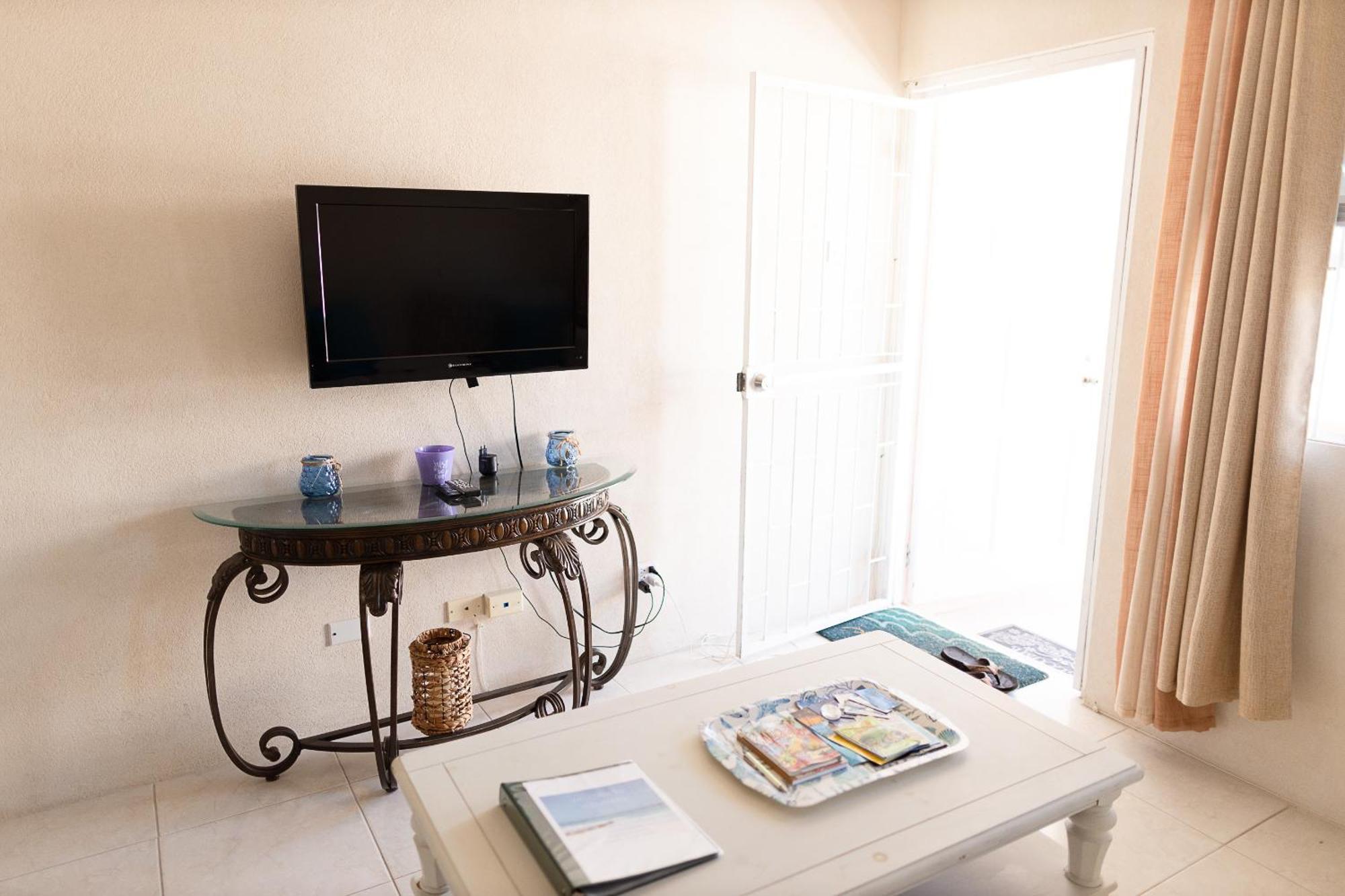 Seashades 2Br 1 Full And 1 Half Bathrooms Condo With Pool Close To Beach Sleeps 4 Christ Church Exterior photo