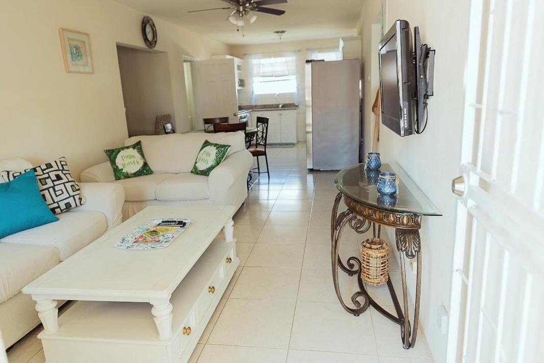 Seashades 2Br 1 Full And 1 Half Bathrooms Condo With Pool Close To Beach Sleeps 4 Christ Church Exterior photo